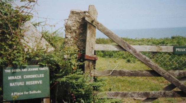 The Minack Chronicles and Oliver Land (Photo credit: Linda Hartley, via Wikimedia Commons).