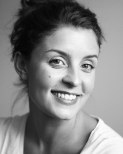 Author Jessie Burton. Picture from Burton's website www.jessieburton.co.uk/. 
